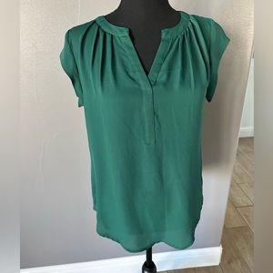 Run 2 Run Green Pleated V-Neck Blouse Top XS